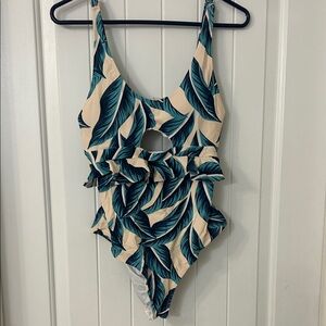 Cupshe Blue and Cream Leaf Print Swimsuit